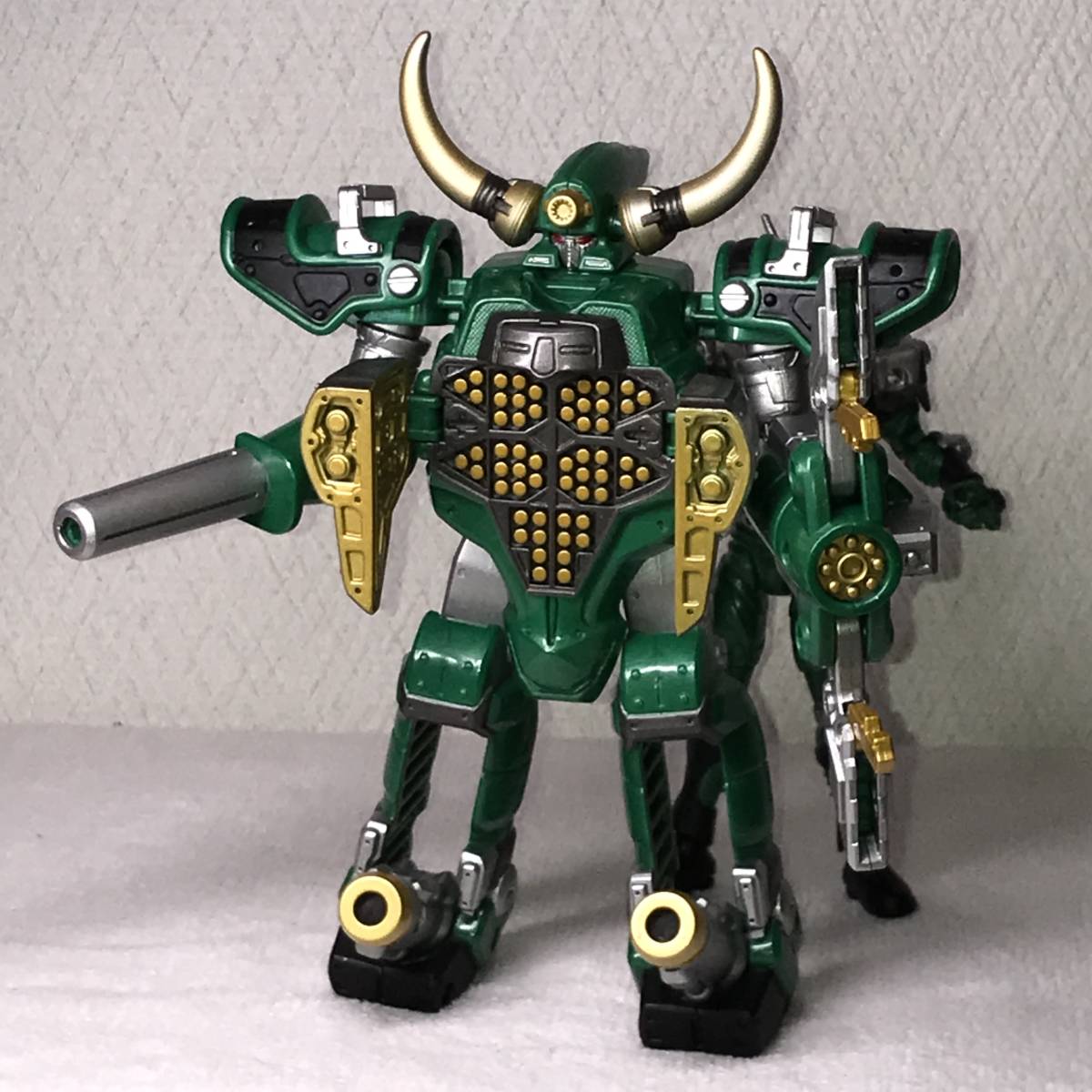 ☆バンダイ R&M3 仮面ライダーゾルダ&マグナギガ 外箱なし 仮面  