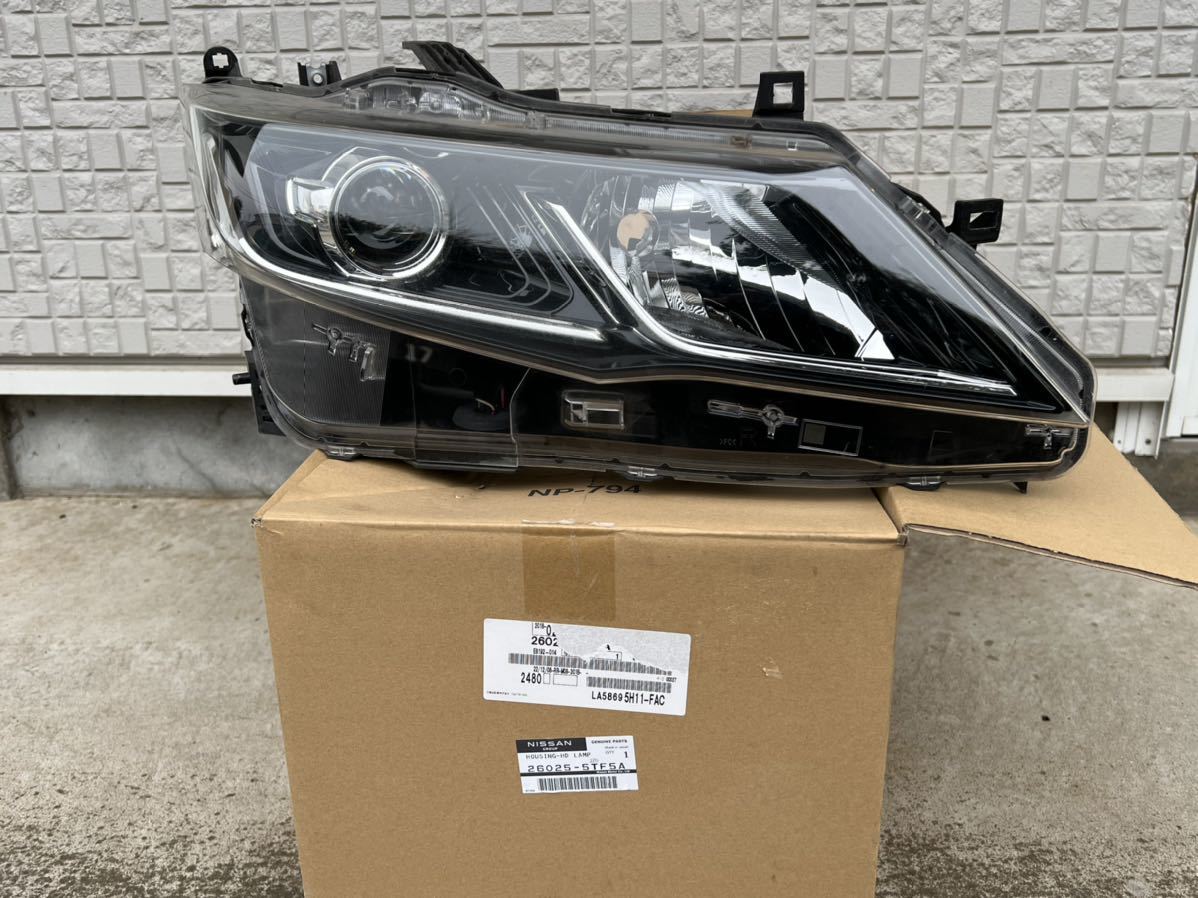 日産 セレナ C27 右ヘッドライト LED KOITO コイト 100-23721 前期