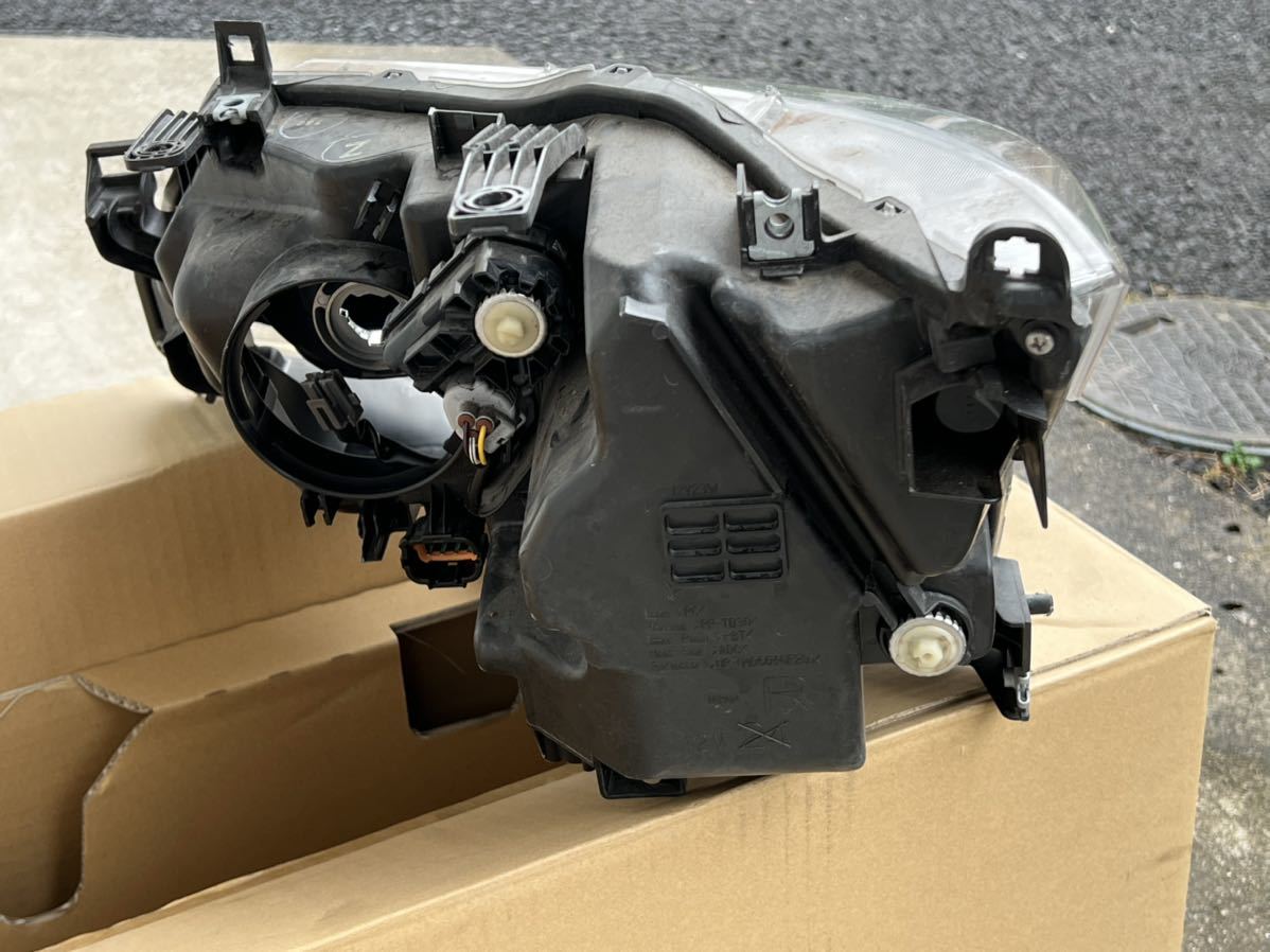 日産 セレナ C27 右ヘッドライト LED KOITO コイト 100-23721 前期