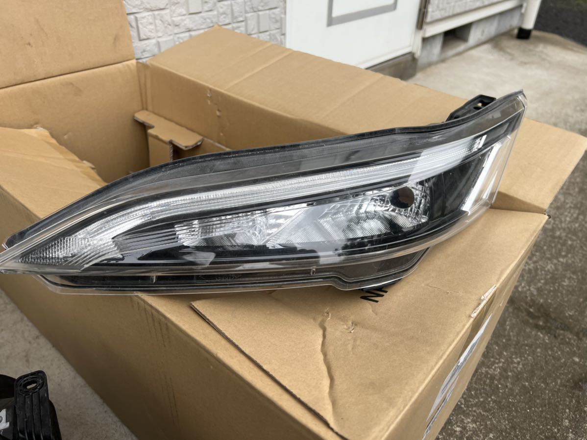 日産 セレナ C27 右ヘッドライト LED KOITO コイト 100-23721 前期