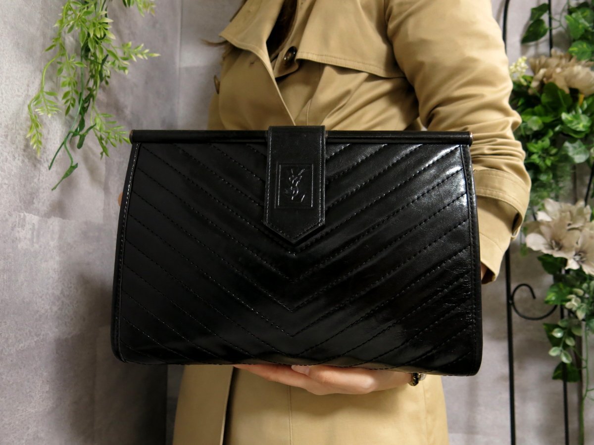 超美品○YSL Yves Saint-Laurent イヴ・サンローラン○ロゴ型押し○V