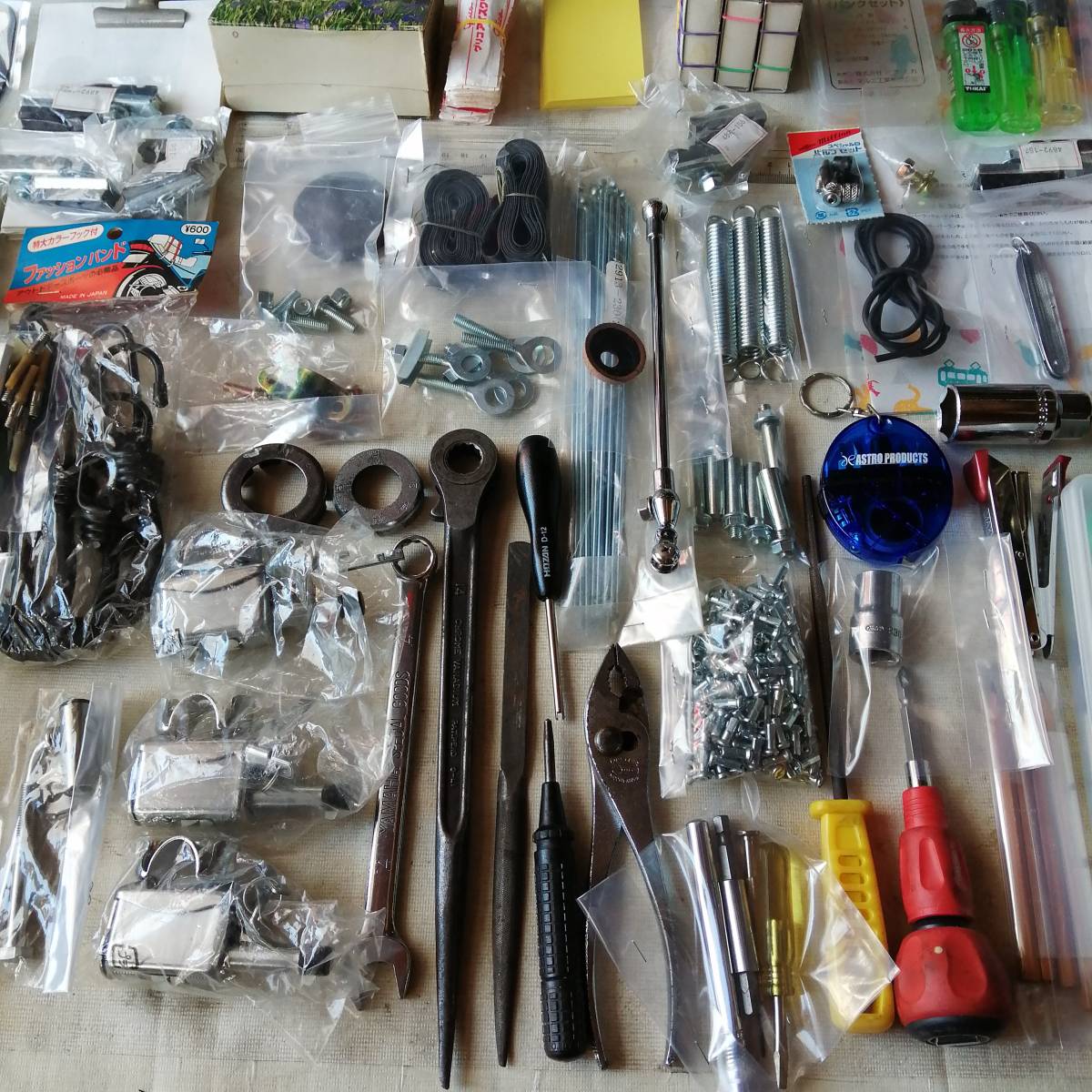 昭和レトロ　実用車　部品　工具　色々　まとめて　ケース付き　ビンテージ　新品　中古