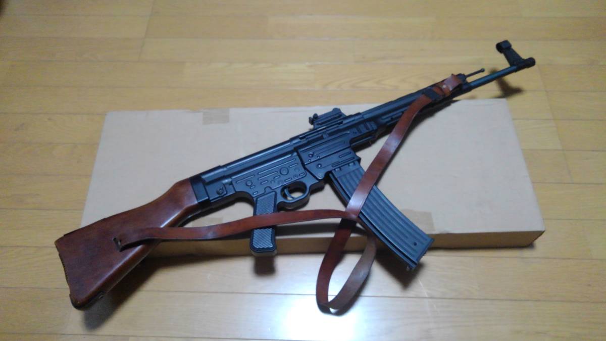 ＳｔＧ-４４／ＭＰ-４４アサルトライフル（突撃銃）電動ガン　・予備マガジン×２本 ・皮革製スリング 付　