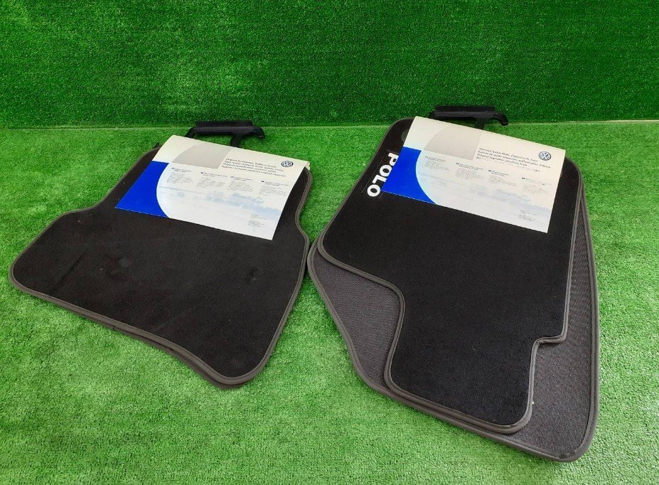 【12105】 フォルクスワーゲン 6RCJZ　ポロ 純正 フロアマット ポロ フロアマット VW 右 2022年6月〜 AWD系