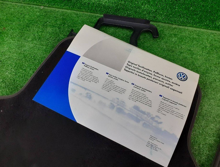 【12105】 フォルクスワーゲン 6RCJZ　ポロ 純正 フロアマット ポロ フロアマット VW 右 2022年6月〜 AWD系