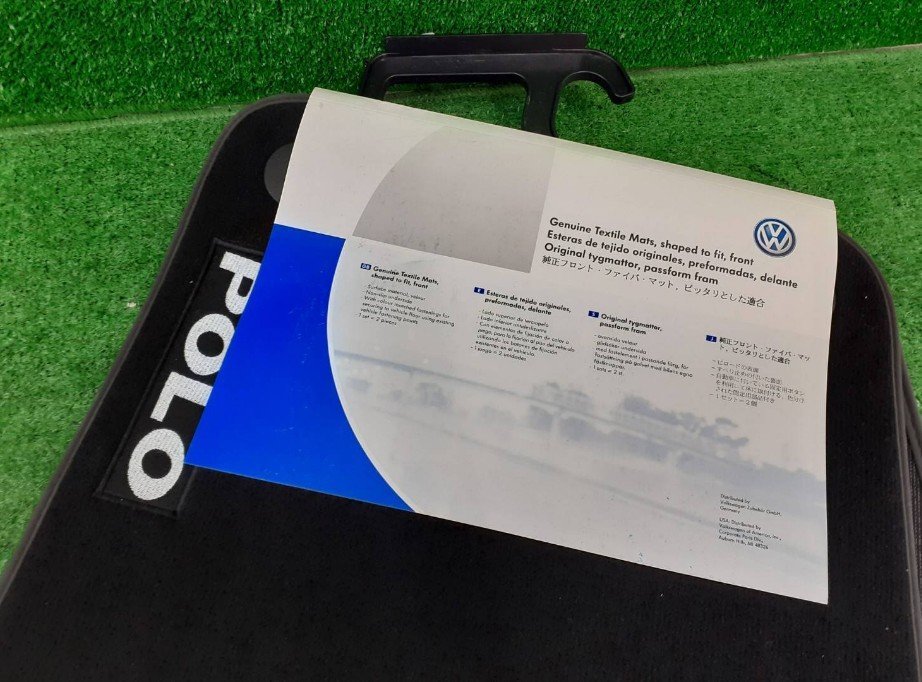 【12105】 フォルクスワーゲン 6RCJZ　ポロ 純正 フロアマット ポロ フロアマット VW 右 2022年6月〜 AWD系