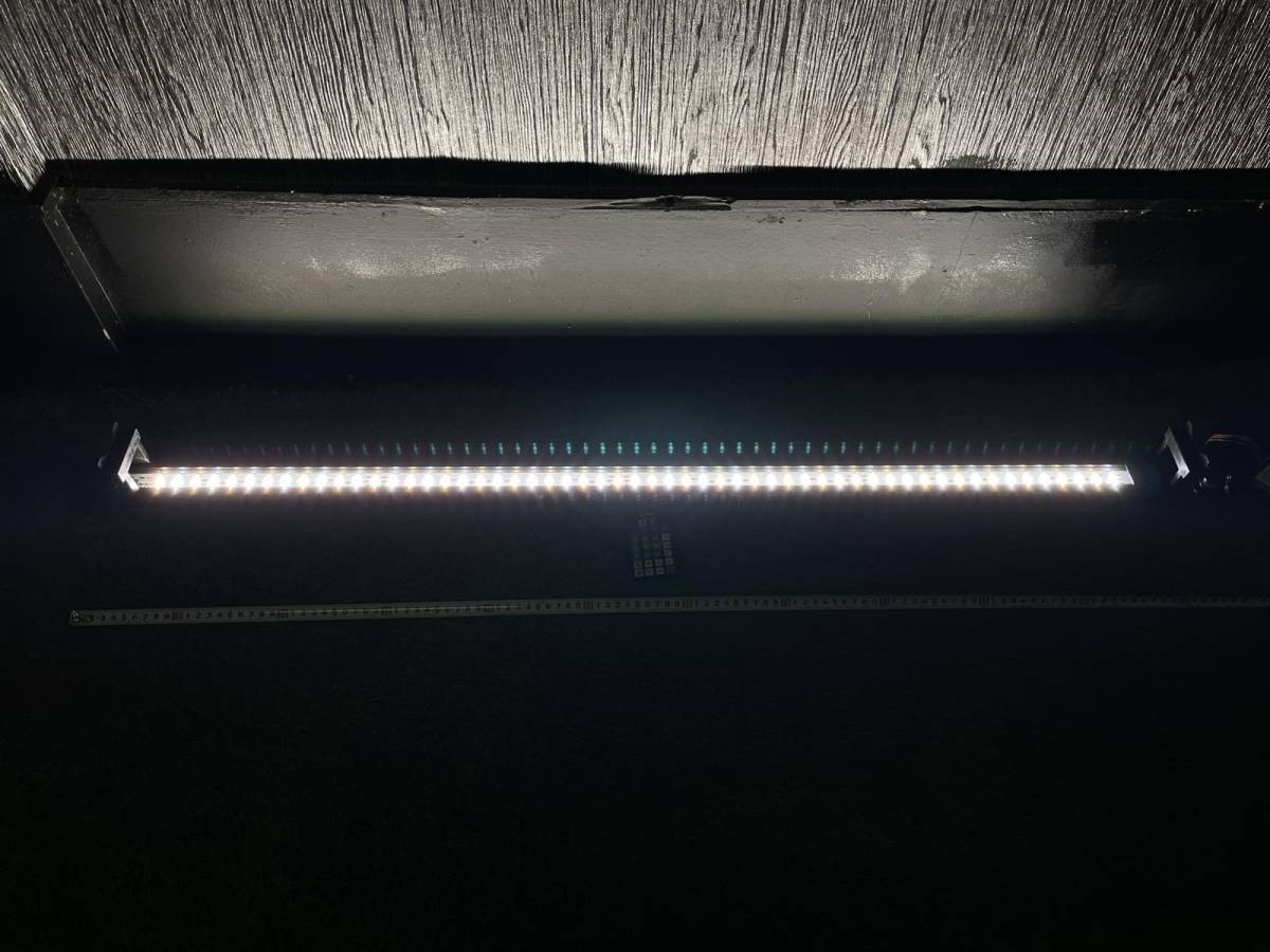 1200水槽用ゼンスイZENSUI製LEDライト　点灯確認しています