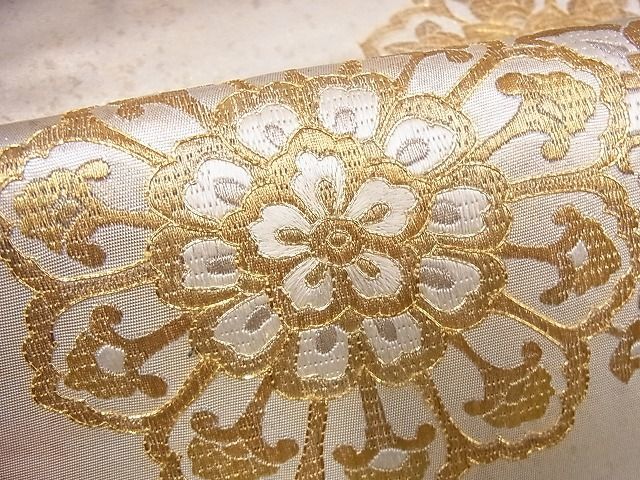 hanaです。 新品のしじら織3反です。 着物屋こころ□雲娥導 太鼓柄袋帯 区限刺繍 絽刺し 正倉院花文 金糸