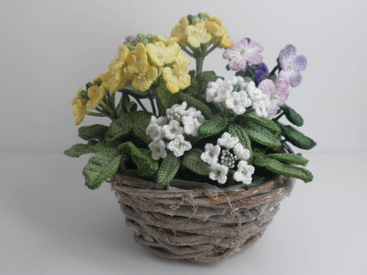 ハンドメイド　＊　レース編み　フラワーモチーフ　　飾り物　＊　菜の花　アリッサム　スミレ