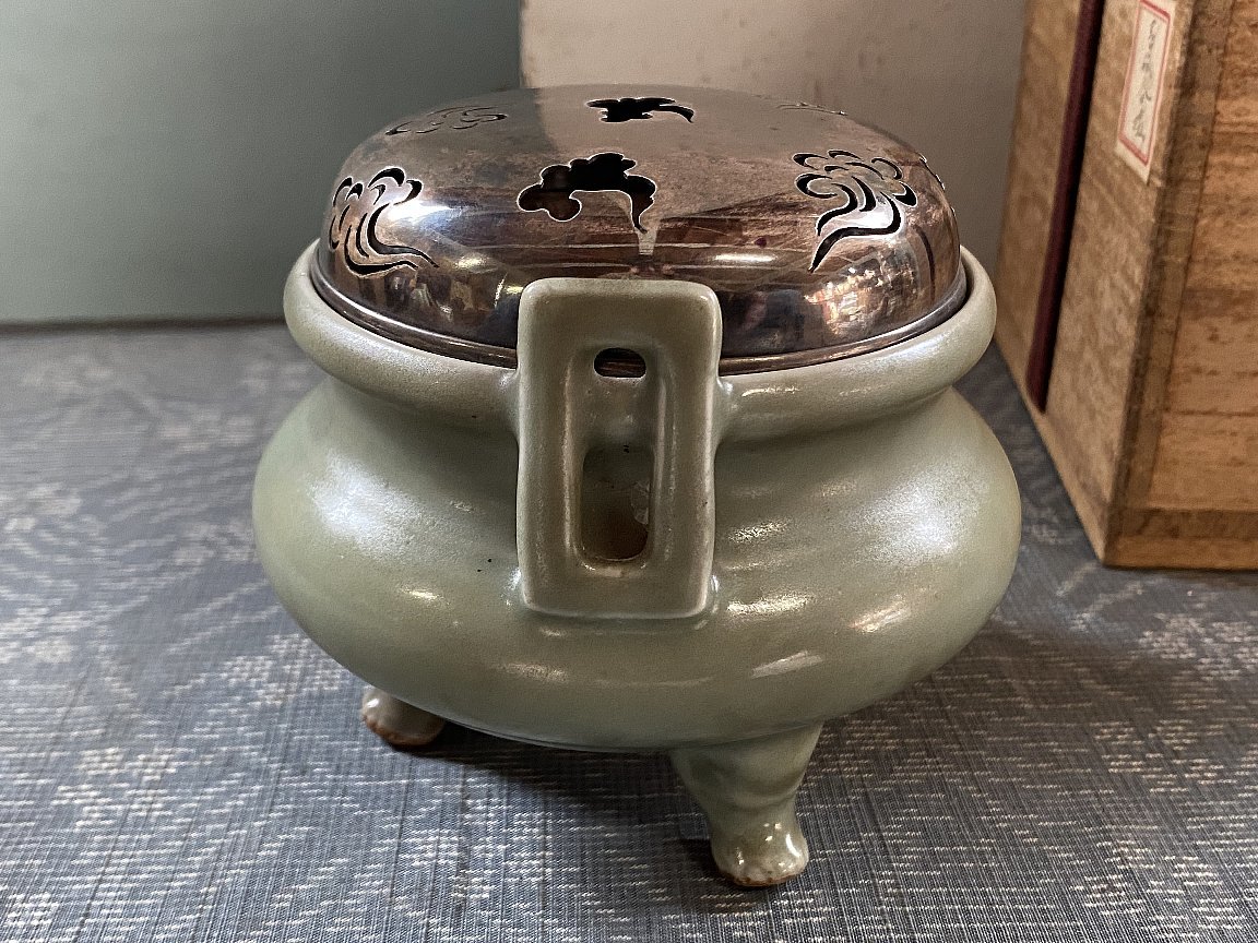 ☆古陶磁 中国 清朝 色絵 香炉 古玩 B6 中国古玩 青磁 香炉 雲透銀火舎/銀火屋 共箱▽唐