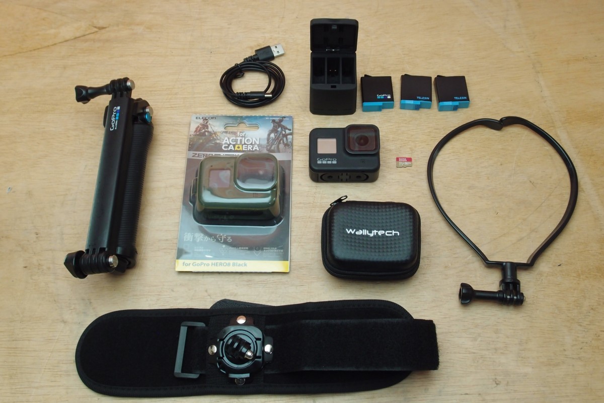 GoPro HERO8 Black バッテリー3つ 純正3WAY自撮り棒 マルチ充電