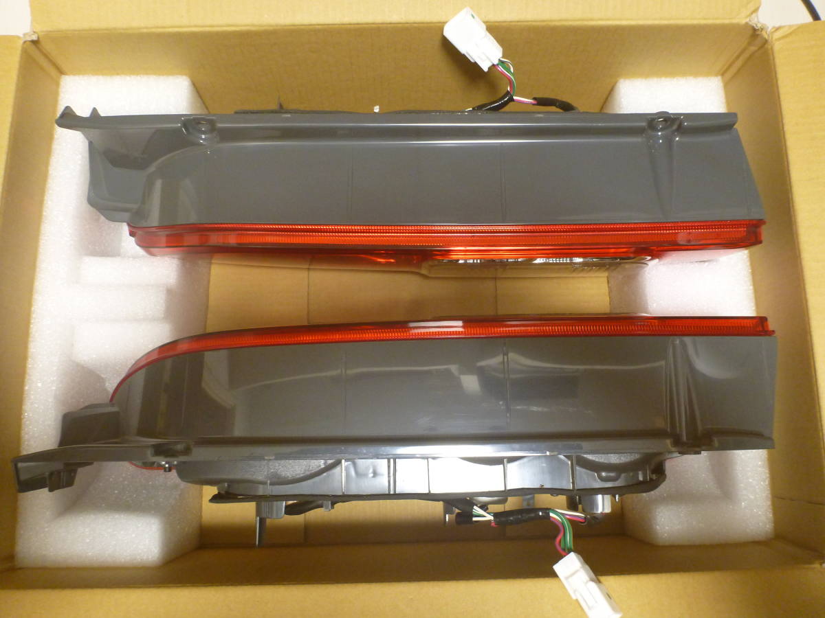 ★送料無料★ハイエース 200系 S-GL4型　純正テールランプ★左右セット★KOITO 26-140★美品★トヨタ ハイエース 200系 レジアスエース 2026年最新Yahoo!オークション -ハイエース テールの中古品