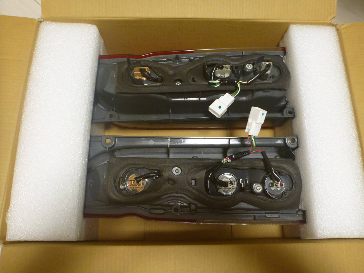 ★送料無料★ハイエース 200系 S-GL4型　純正テールランプ★左右セット★KOITO 26-140★美品★トヨタ ハイエース 200系 レジアスエース 2026年最新Yahoo!オークション -ハイエース テールの中古品