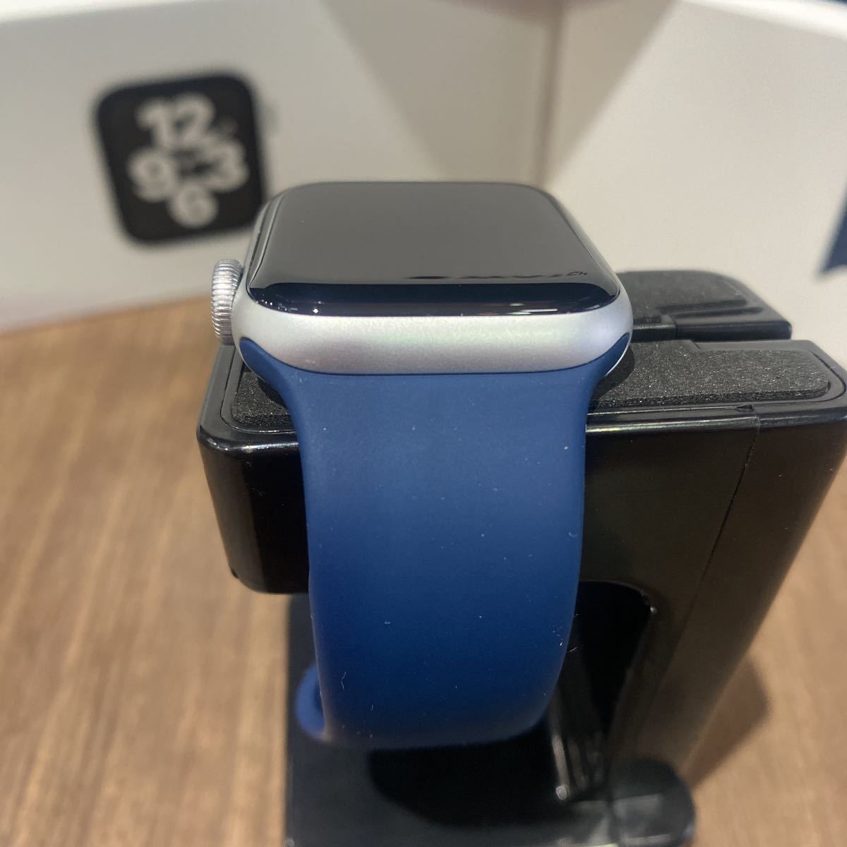 Apple◇Apple Watch SE GPSモデル 40mm MKNY3J/A [アビスブルー 