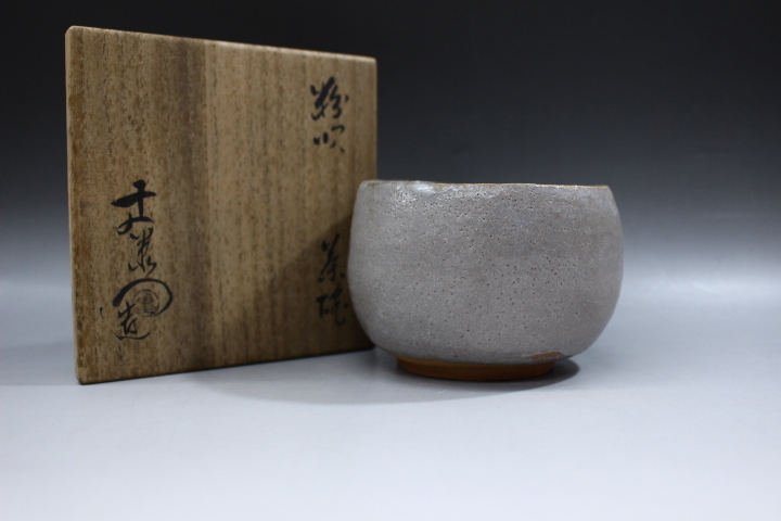 【中国古陶磁　雅玩珍蔵　蓋付茶壷　緑釉掻き落とし風絵付け　２６ｃｍ】 白釉緑褐彩壺 文化遺産オンライン