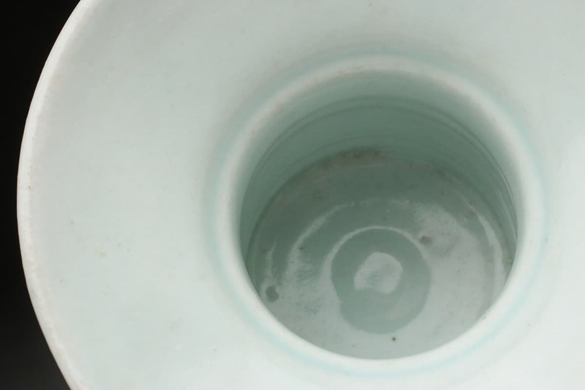 灰青釉 高台皿（磁器質）（李朝祭器系） 灰青釉 高台皿（磁器質）（李朝祭器系） 灰青釉 高台皿（磁器質）（李