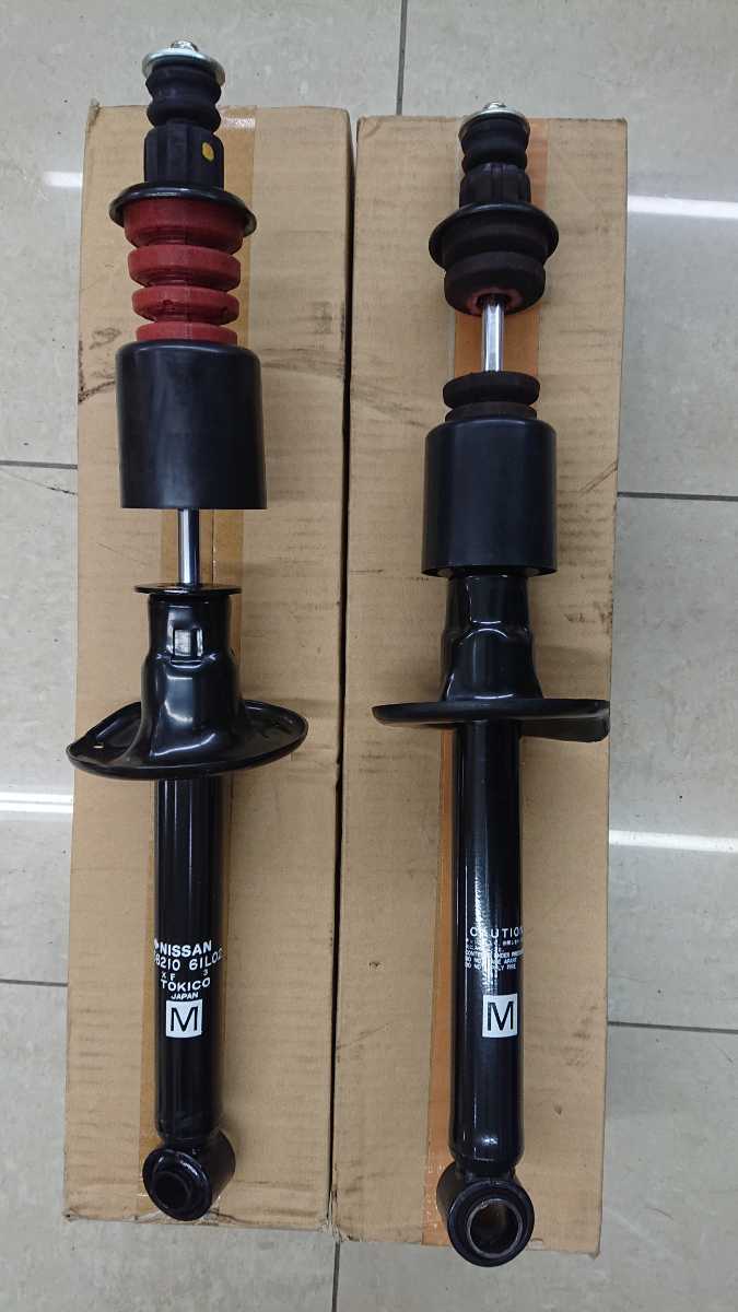 と 良品 日産F31レパード XJ用純正ショックアブソーバー R31