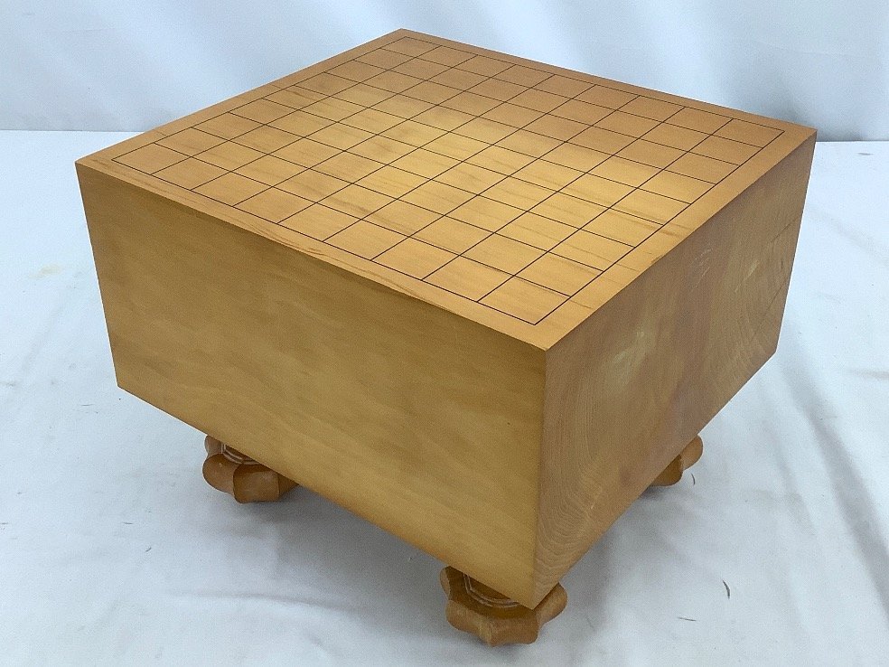 中古の将棋盤と将棋の駒