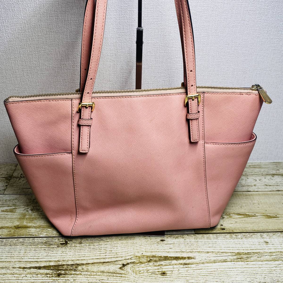 トートバッグ KORS マイケルコース A4収納 MICHAEL MKチャーム 新品未 
