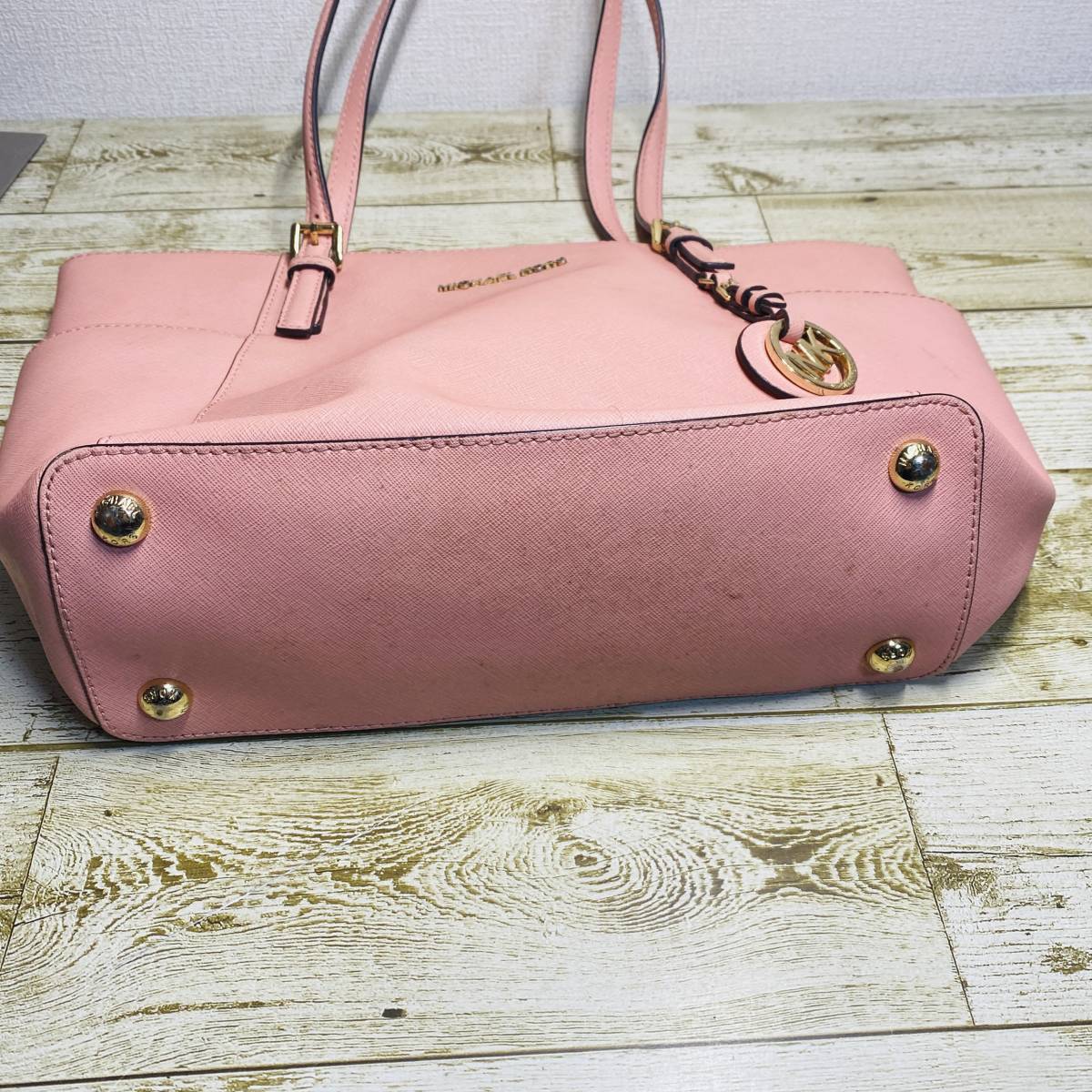 トートバッグ KORS マイケルコース A4収納 MICHAEL MKチャーム 新品未 