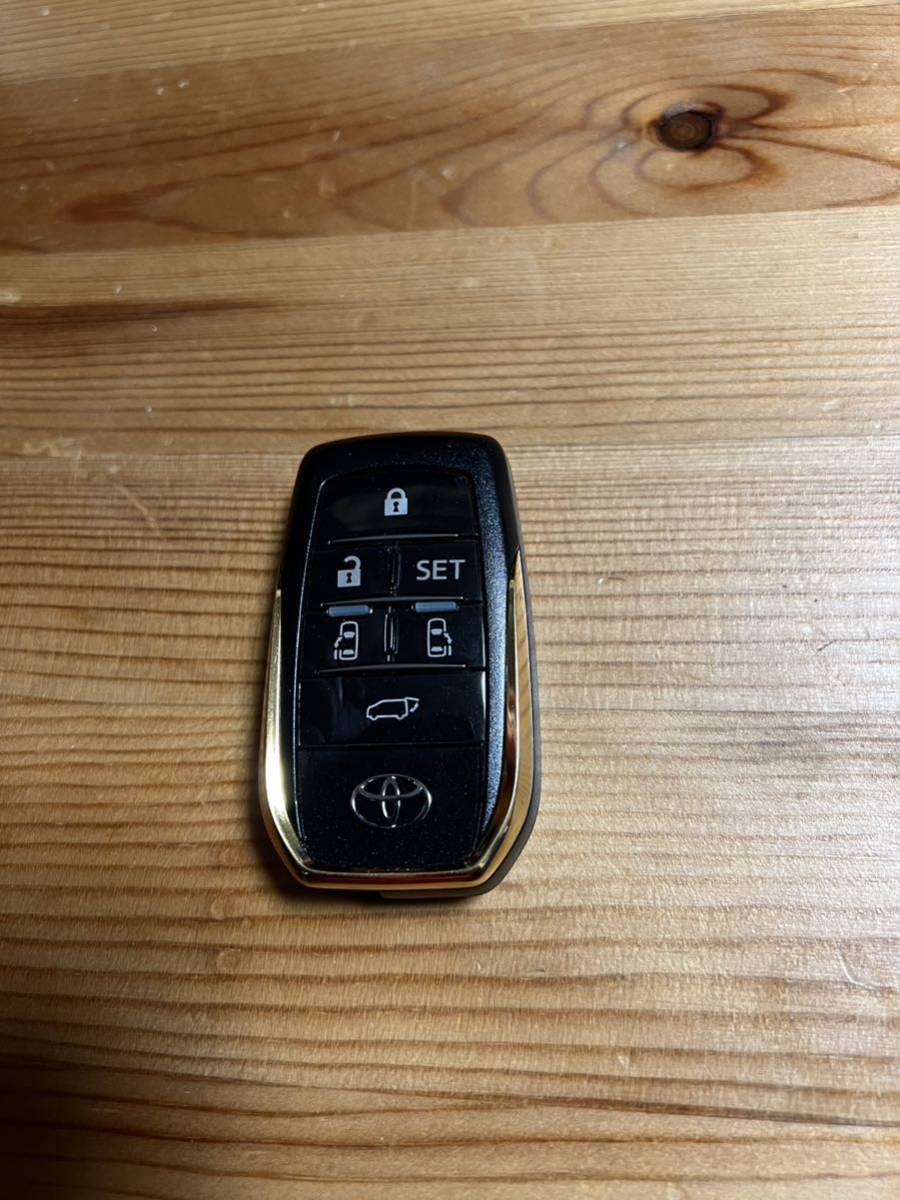 トヨタ純正アルファード30系スマートキーカバーゴールデンアイズ　