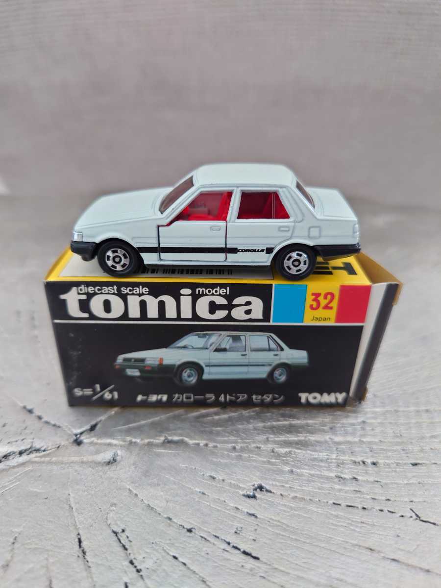 トミカ トヨタ カローラ 4ドア セダン 黒箱 国産 No.32