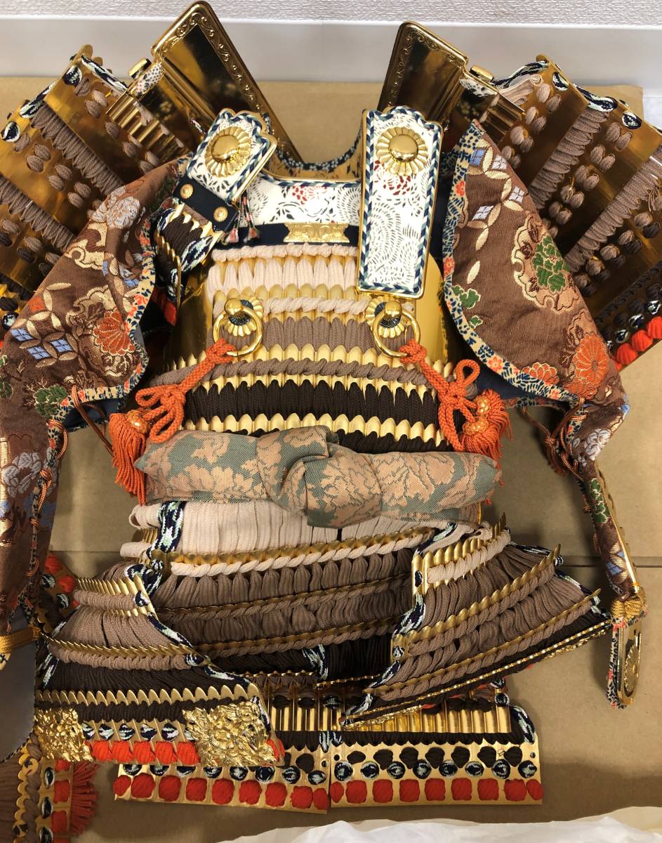 6204 【端午の節句♪♪】 五月人形 金小札茶糸裾濃威之大鎧 甲冑・鎧 