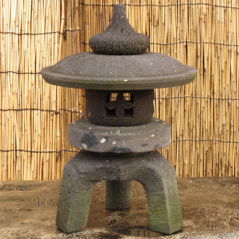 石灯篭　高さ59.5㎝　重量33㎏　丸雪見型　九州産天然石