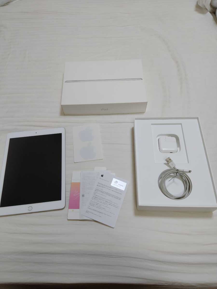 美品□ Apple iPad 第6世代 WiFi 32GB シルバー (6th Gene 2018 MR7G2J/A