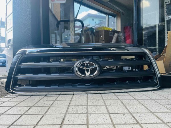 08-17y セコイア　フロント グリル / 純正 / 中古 / no.2