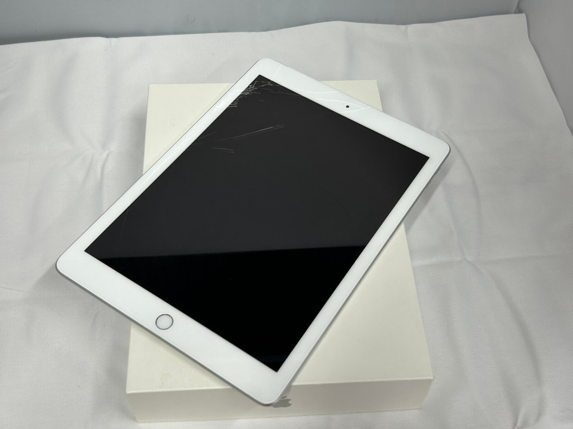 ☆【送料無料】ドコモ Apple iPad 6 Wi-Fi+Cellularモデル 中古 MR6P2J 