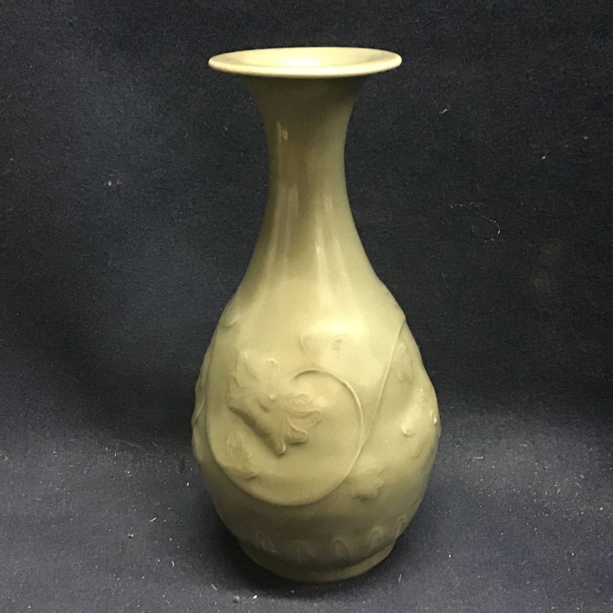 浮牡丹花入 龍泉窯 中国美術 花器 壺 壷 刻花弁文瓶 青磁