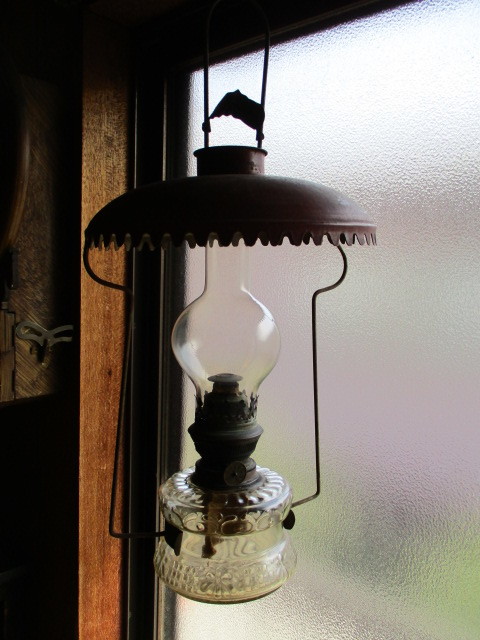 模様入りガラスタンク吊り下げランプブリキ笠オイルランプ照明 ディスプレイ古道具アンティークビンテージ レトロ 送料無料 