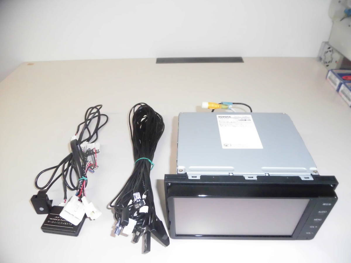N2361 トヨタ【TOYOTA】純正 SDナビ NSZT-W64 中古品(トヨタ、ダイハツ 