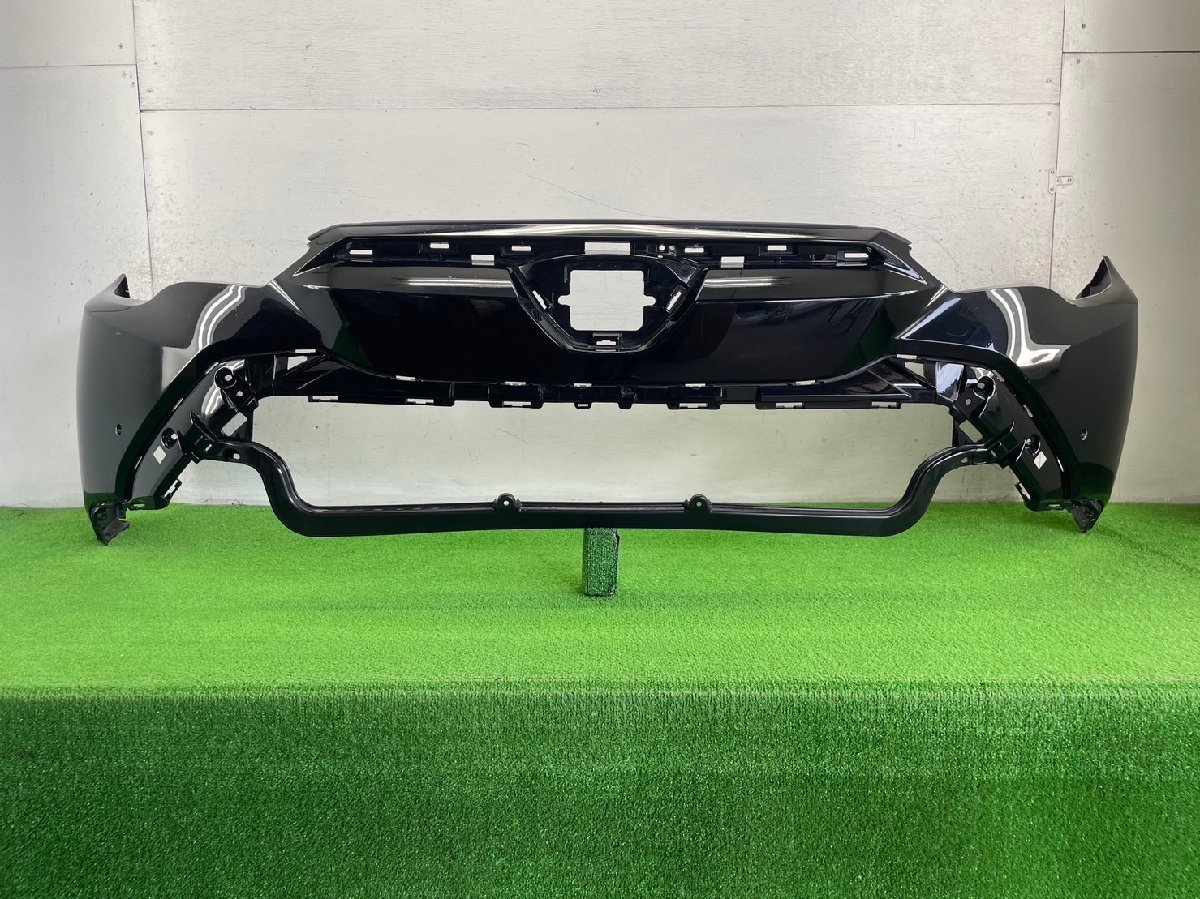 ZSG10 ZVG11 ZVG15 カローラクロス 純正フロントバンパー 黒 52119-16580 下部付 カローラクロス ZSG10 ZVG15 70489◇ZSG10&frasl;ZVG11&frasl;ZVG15 グレー 即決