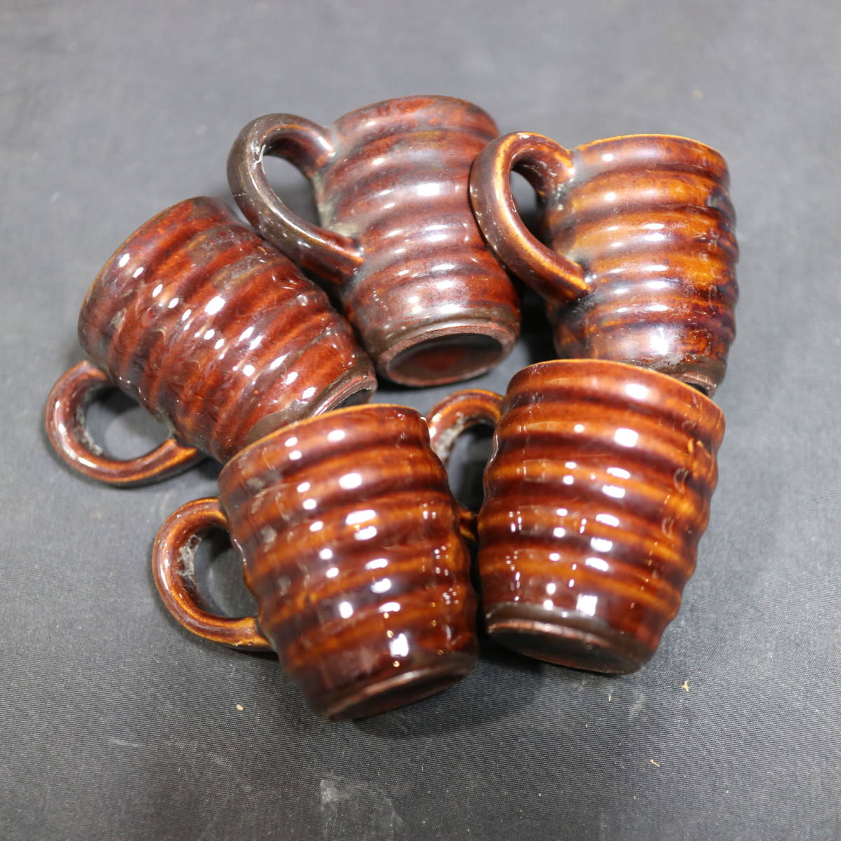 陶器製 WHISKY 白馬 馬車 デキャンタ デカンタ ショットカップ 5個付 