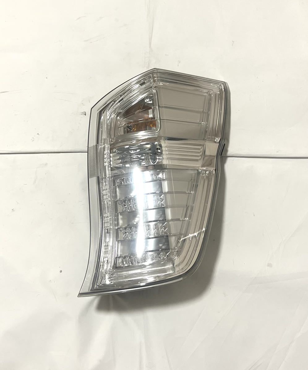 美品 後期RK5 ステップワゴンスパーダ 右テール RK6 W0587 LED 割れ
