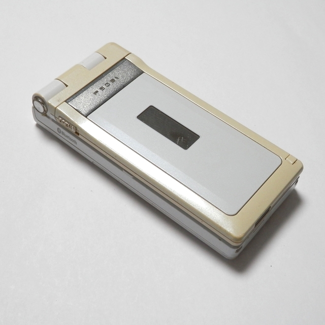 docomo FOMA P905i ホワイト / ネットワーク利用制限◯ 初期化済 白