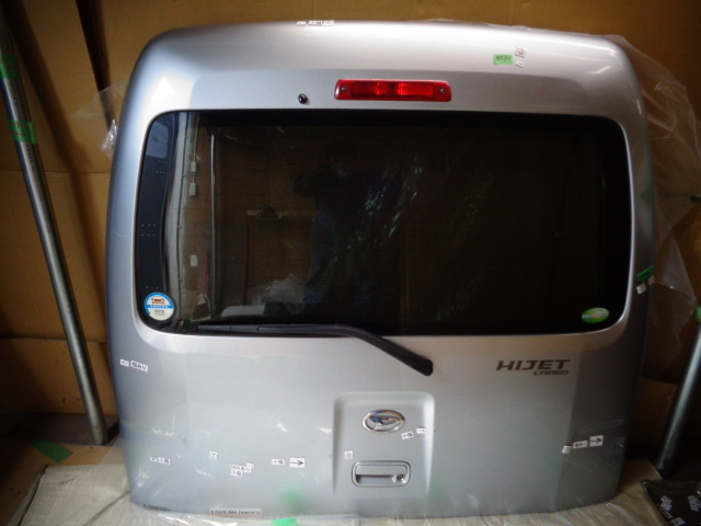Y1358　ハイゼットカーゴ　S321V　S331V　バックドア　S321B　S331B　S321M　S331M　H26年(2014年)10月　S28　シルバー【個人宅宅配不可】