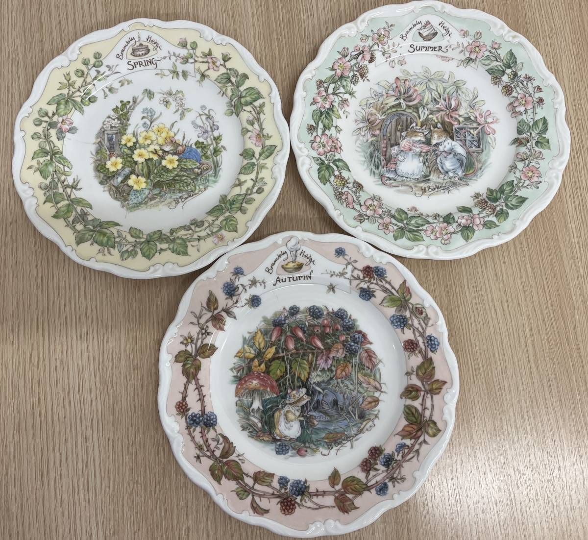 ブランブリーヘッジ クリーマー・シュガーボウル 2点セット ロイヤルドルトン 長「11170」ロイヤルドルトン ROYAL DOULTON ブランブリーヘッジ 春 夏