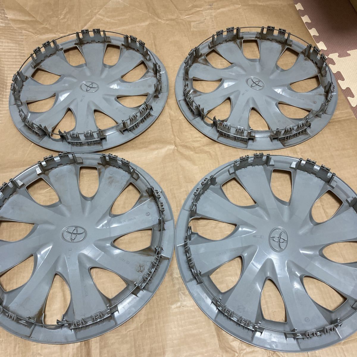 ☆送料無料☆ トヨタ純正 スチールホイール用カバー 15インチ 中古4枚