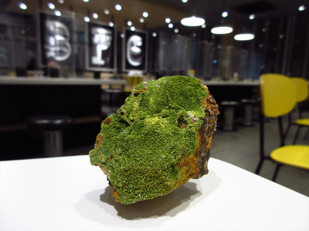 外国産鉱物標本 英国産 パイロモルファイト(緑鉛鉱)