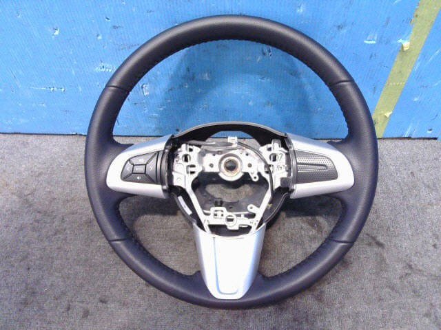 ウェイク 3BA-LA700S ステアリングホイール [ZNo:03027422] 148595