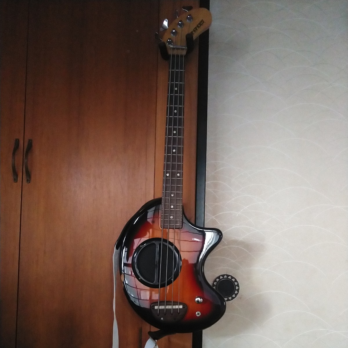 ZO-3 FERNANDES フェルナンデス ベース　中古　アンプ内蔵