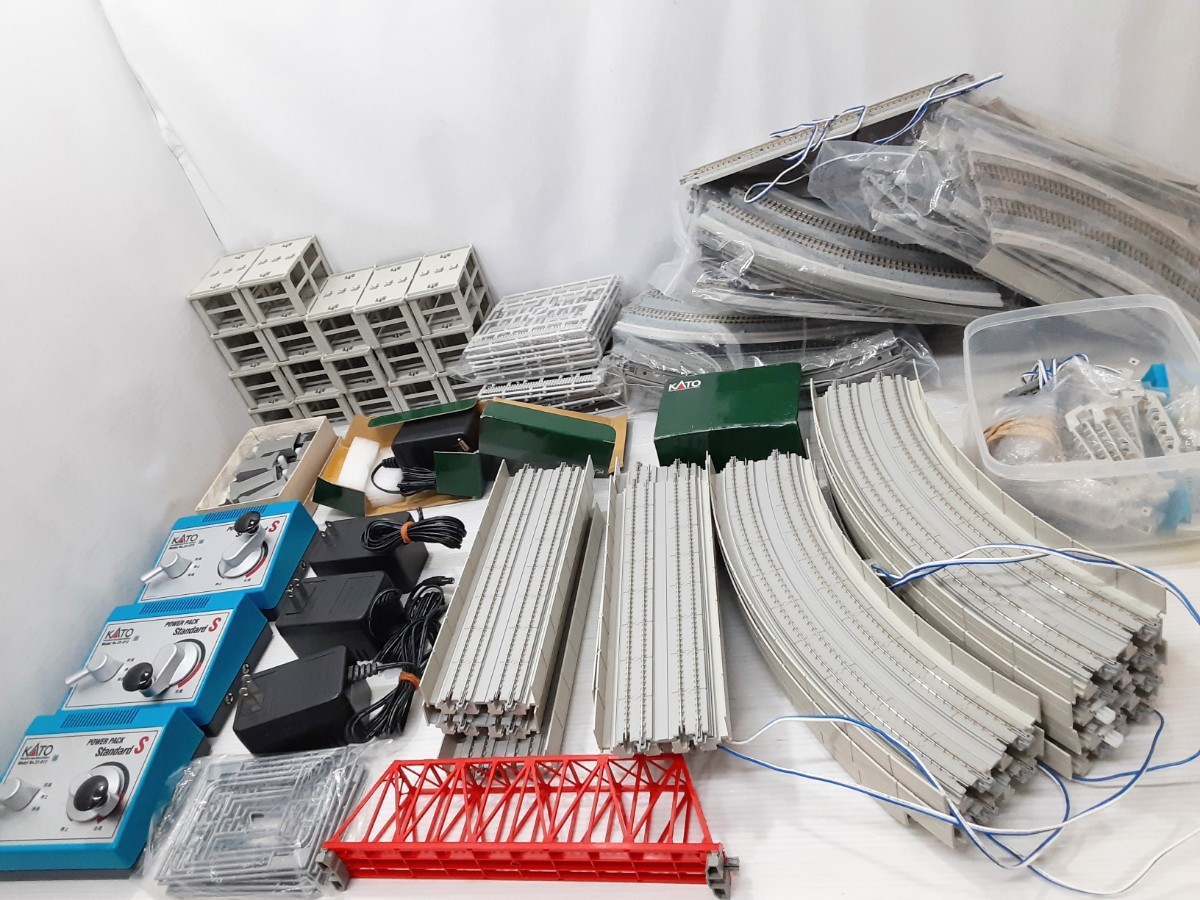 ☆大量☆　未使用品あり　Nゲージ　KATO　まとめ売りセット　パワーパック　線路レール　電源　陸橋　など　約９キロ　B41406