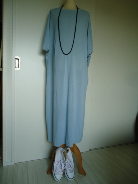 プレインピープル　綺麗なブルー　コットン１００ワンピース　ゆったりサイズ　　試着のみ