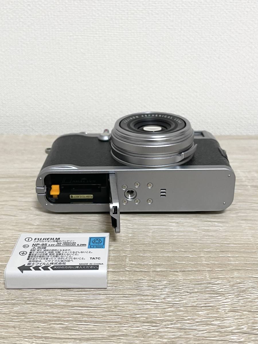 FUJIFILM 富士フィルム X100 X100 Fujifilm FinePix コンデジ 中古