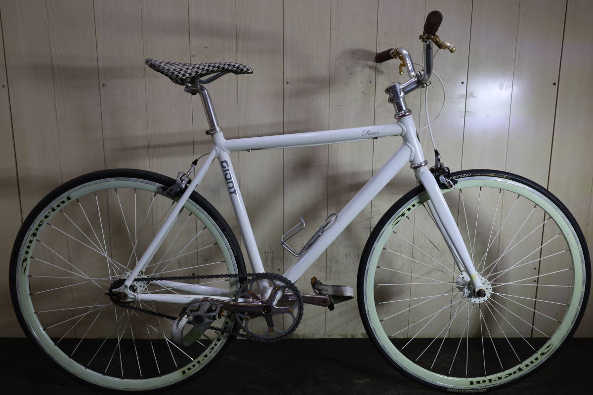 人気良品！GIANT FIXER 700C アルミ 510mm シングルスピード(FREE+固定 