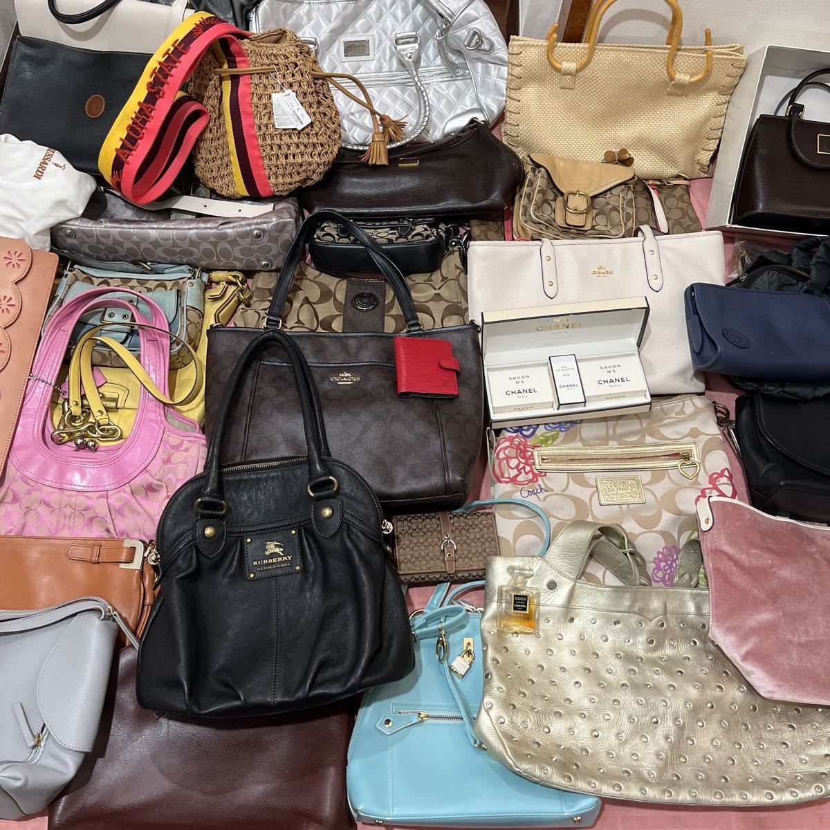 【50点以上！】COACH コーチ　LOUIS VUITTON ルイ ヴィトン　CHANEL シャネル　Burberry バーバリー等　美品アリ　バッグ等まとめ売り