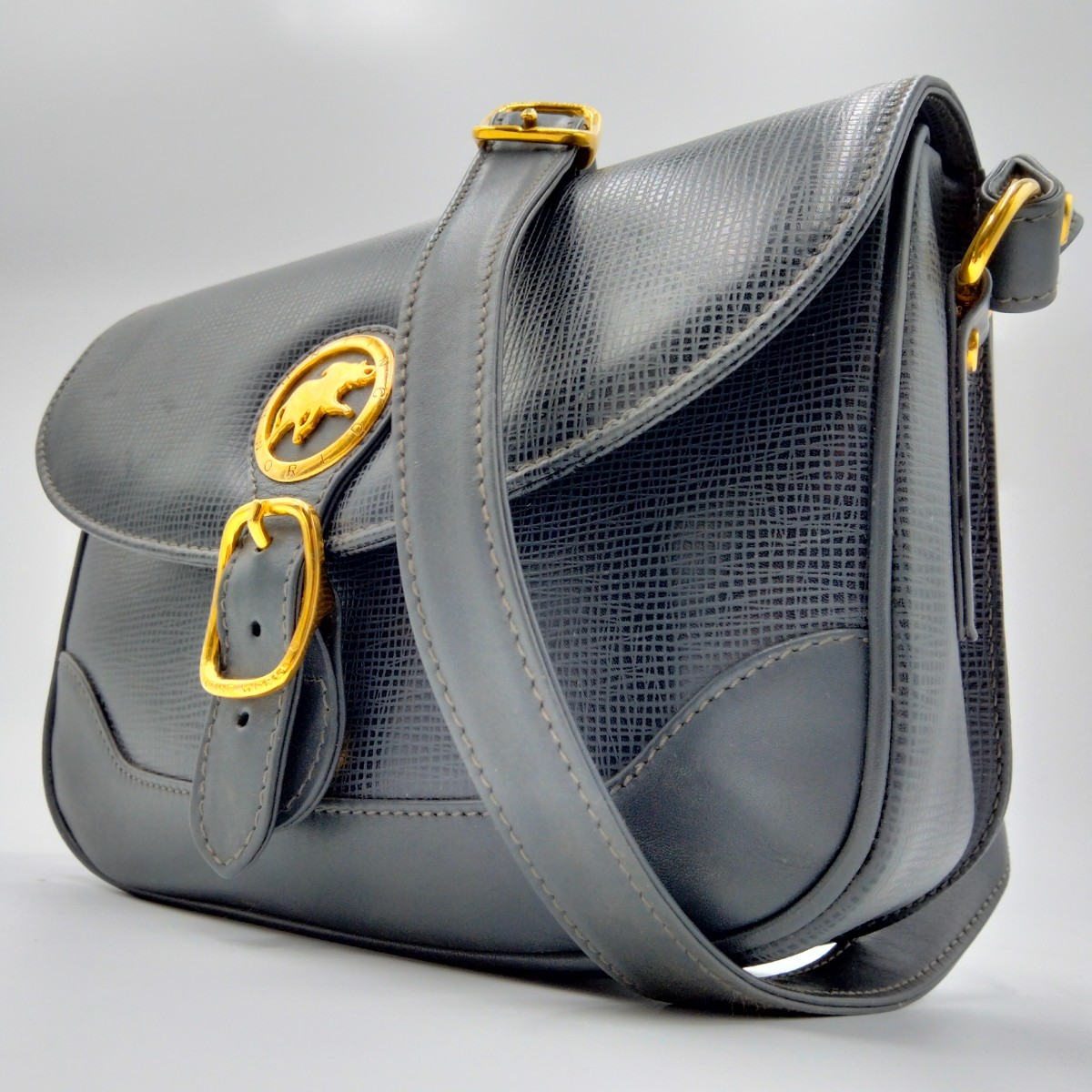 1円〜 美品 ハンティングワールド HUNTING WORLD メンズ ビジネス ショルダーバッグ メッセンジャー ボディ 斜めがけ ロゴ金具 レザー 